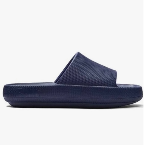 New Pink Victoria’s Secret Pillow Slides - Picture 1 of 2